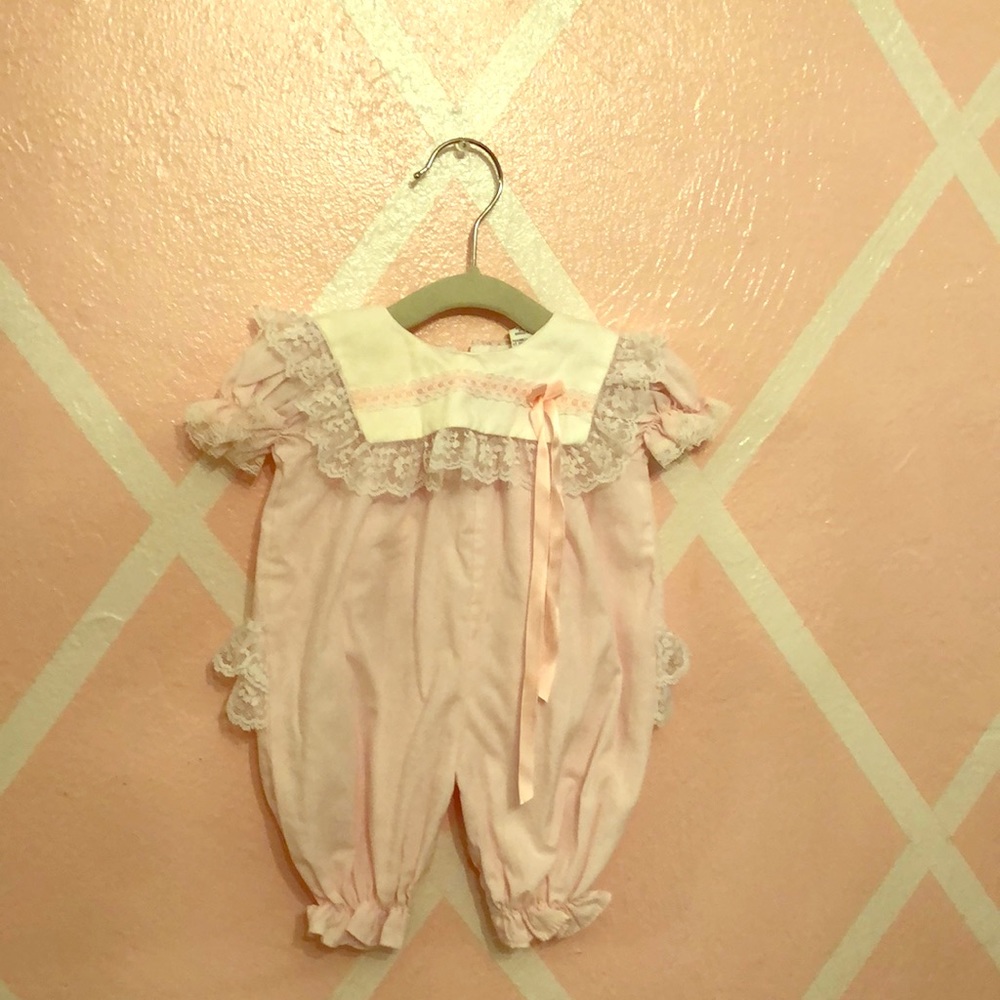 Vintage light pink romper. Baby girl 0-3 months